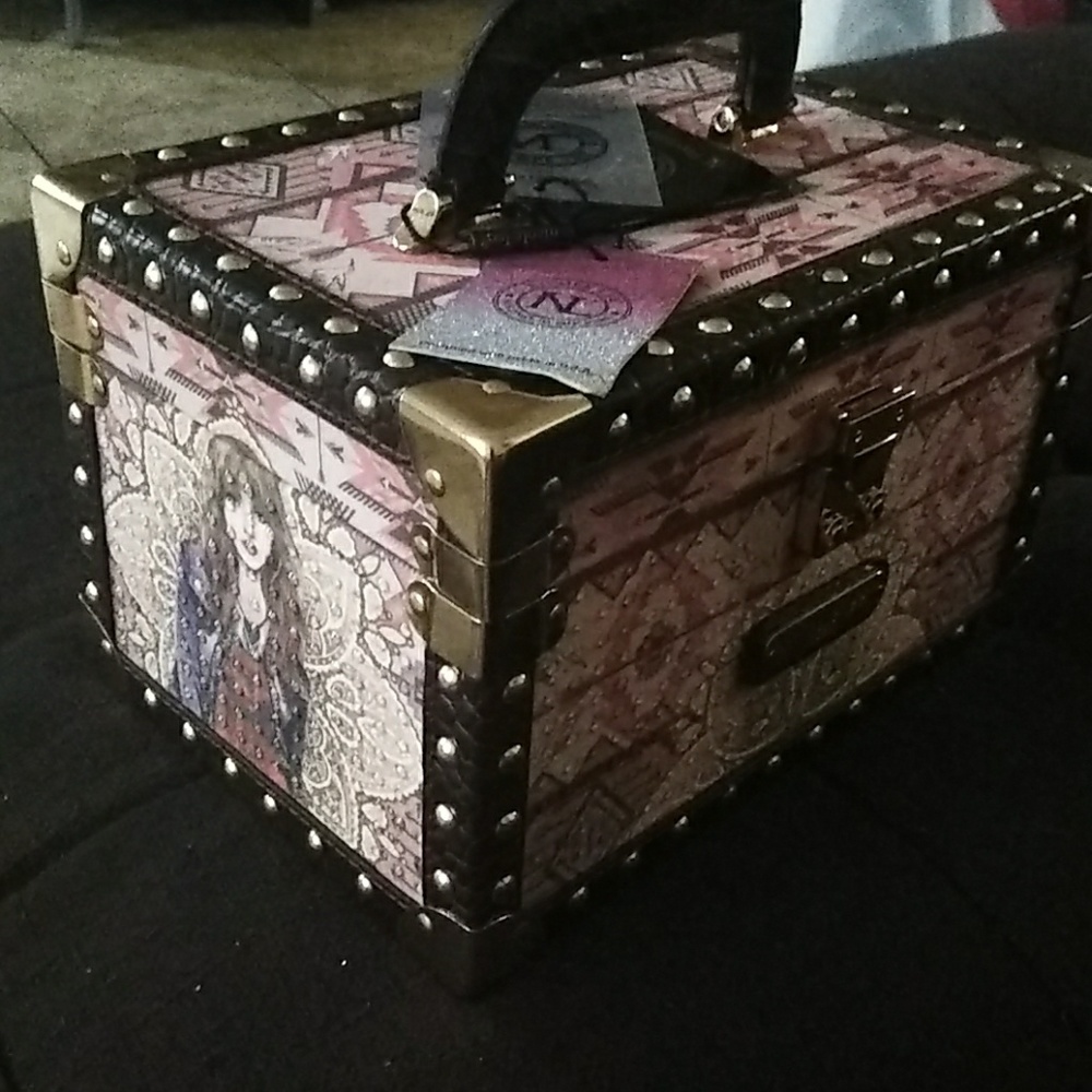 Nicole lee makeup case